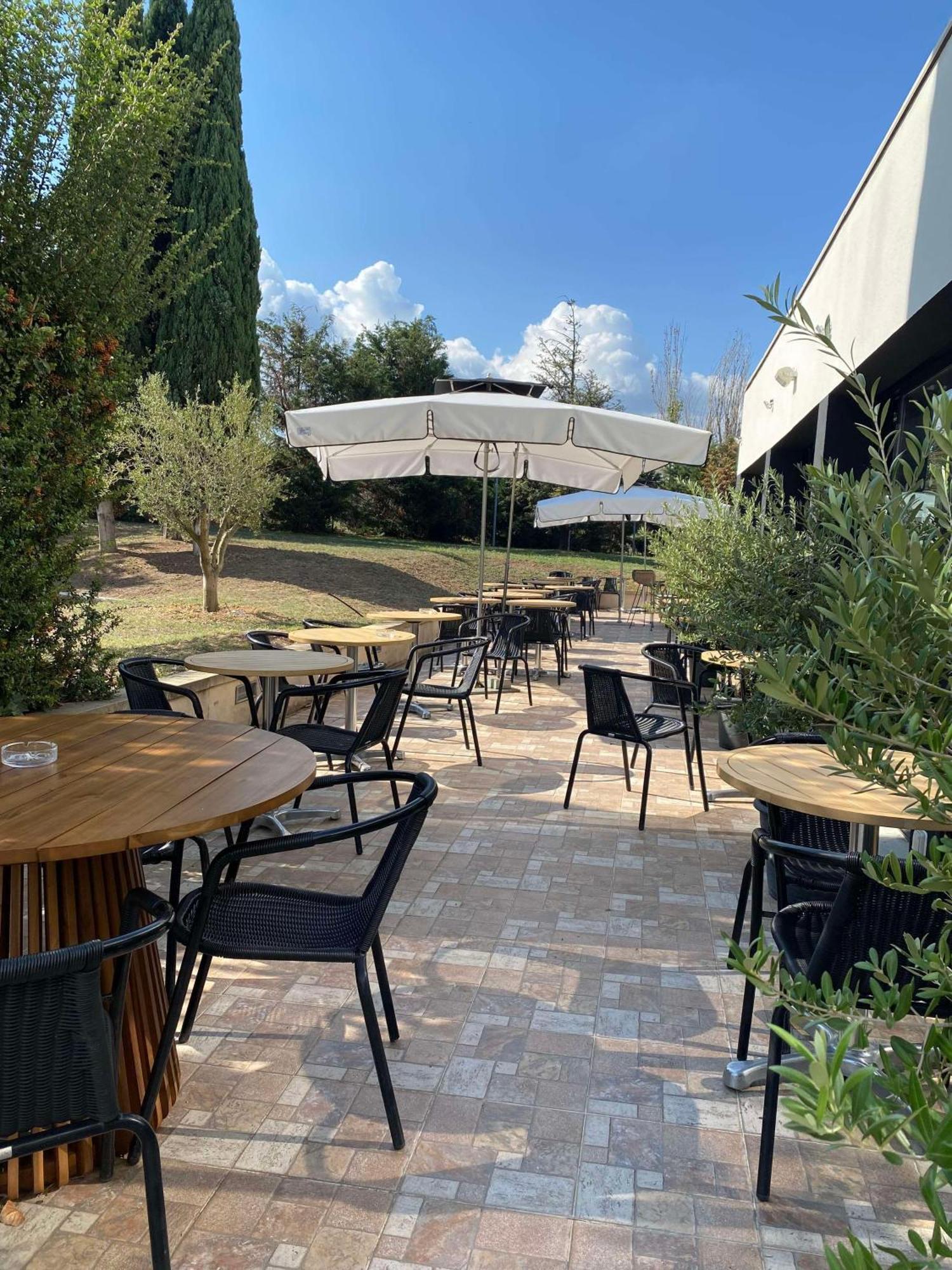 Brit Hotel Marseille Aeroport Mirabeau 외부 사진