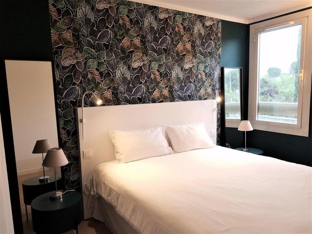 Brit Hotel Marseille Aeroport Mirabeau 외부 사진