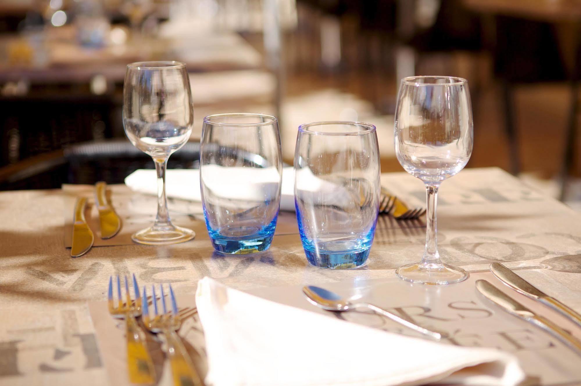 Brit Hotel Marseille Aeroport Mirabeau 레스토랑 사진
